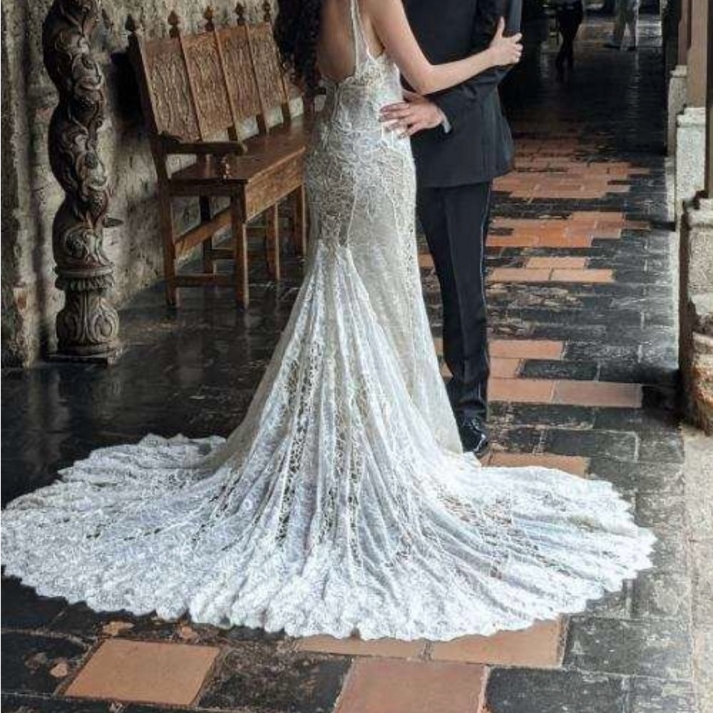 Galia Lahav weddding dress and veil
